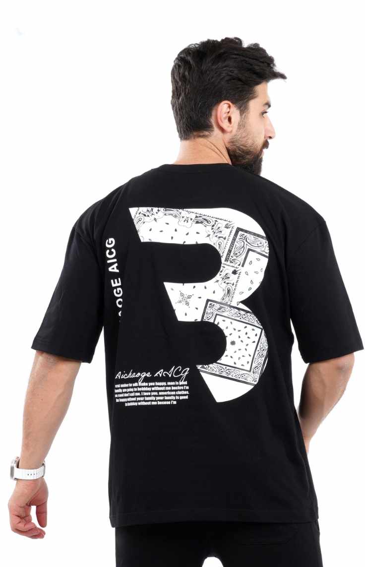 تي شيرت اوفر سايز مع طباعة خلفية سوداء