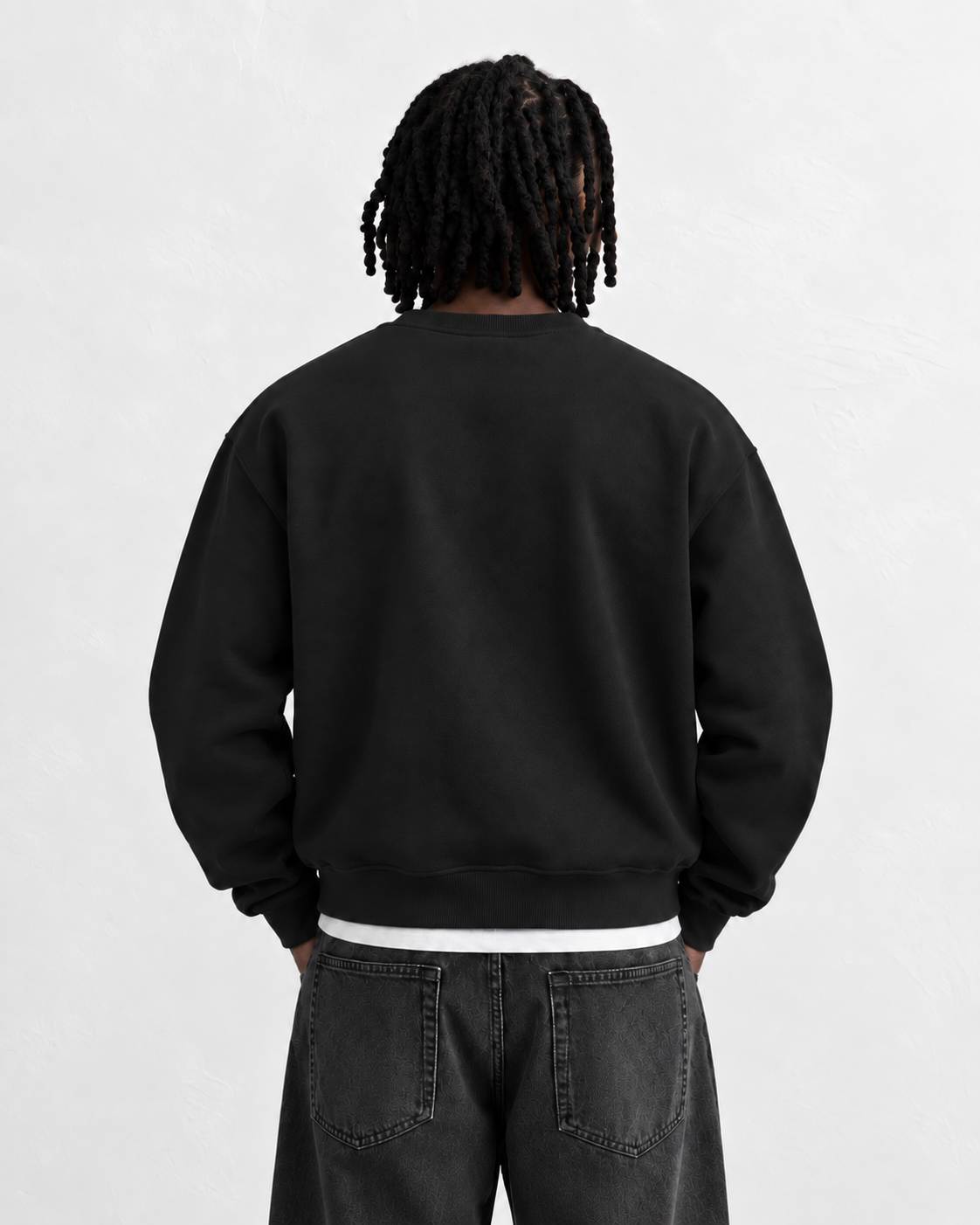 Boxy Regular Fit Crewneck in Black