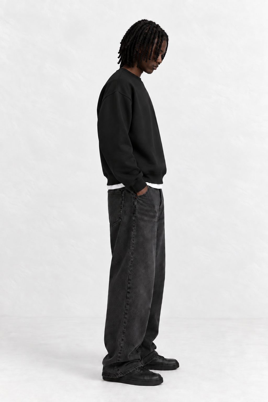 Boxy Regular Fit Crewneck in Black